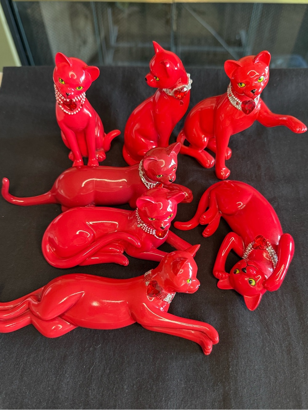 The Hamilton Collection “Purr-felt Support at Heart” Blake Jensen 7 Pieces Red